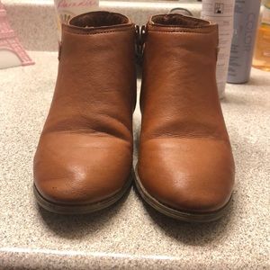 boots of carmelite color of girls